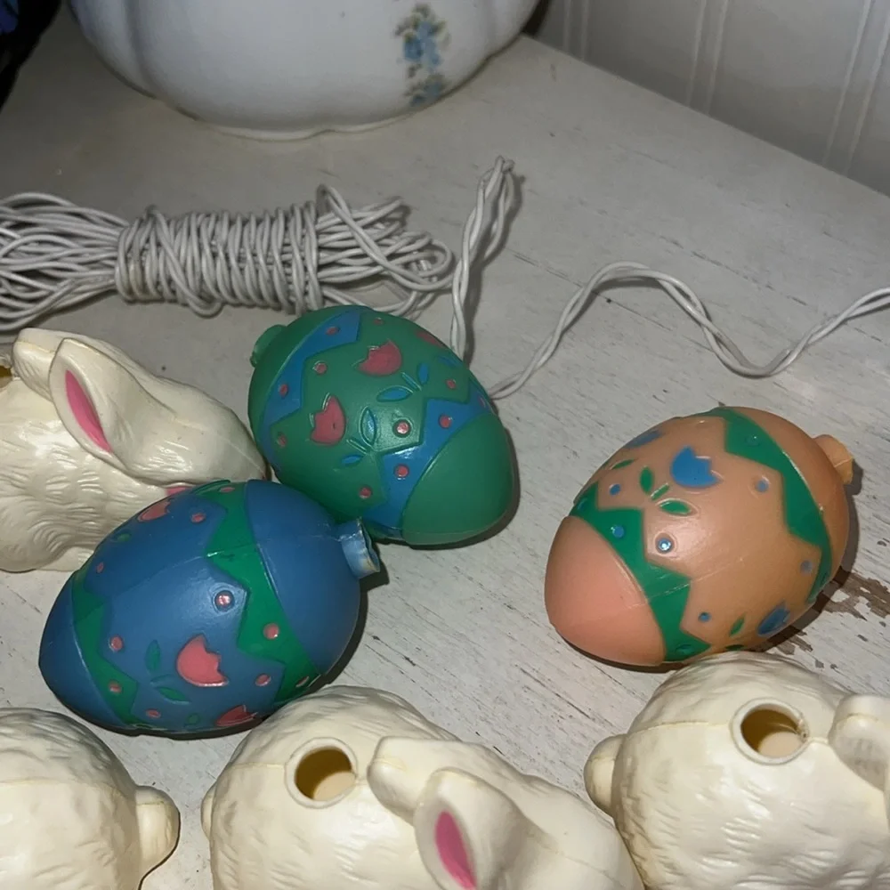 Vintage Lillian Vernon Easter Spring bunny egg blow mold light strand